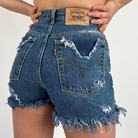 Levi’s high waisted distressed cut off denim shorts - Picture 1 of 4